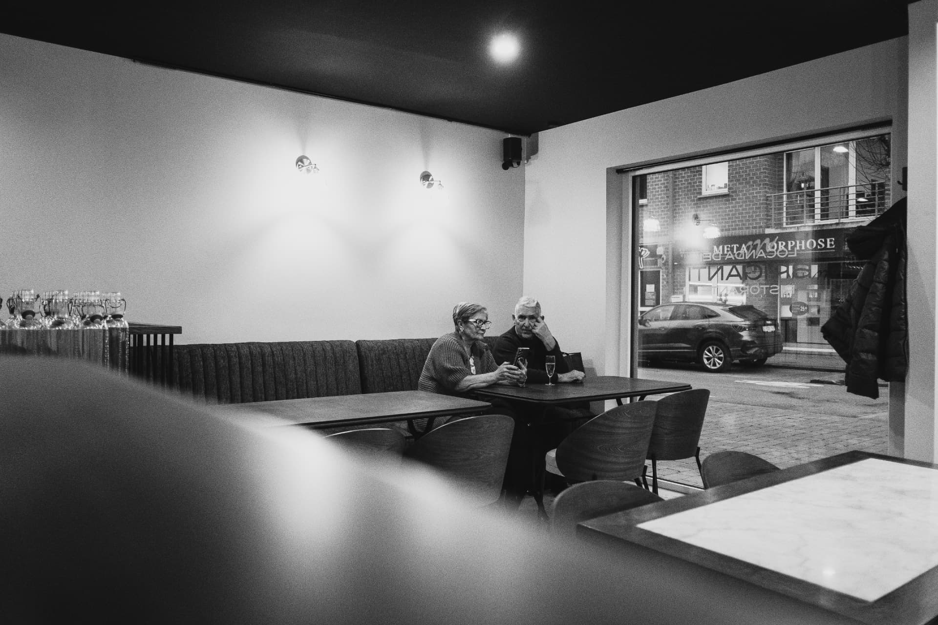 Salle du restaurant en soirée